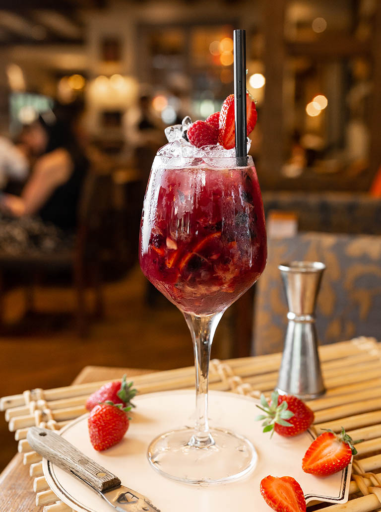 drink_0002_fresh-berries-cocktail-with-ice